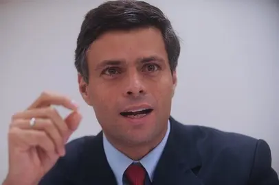 Leopoldo L&oacute;pez sale de la c&aacute;rcel y pasa a arresto domiciliario, seg&uacute;n su abogado