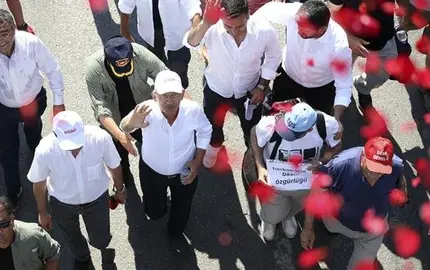 Oposici&oacute;n turca culmina "Marcha por la Justicia" con gran mitin en Estambul