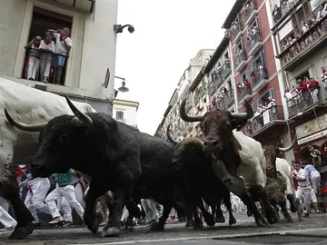 Los veloces toros de Jandilla corren un bonito encierro sin heridos de asta