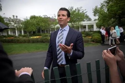Exagente de inteligencia ruso estuvo en una reuni&oacute;n con el hijo de Trump, seg&uacute;n la NBC
