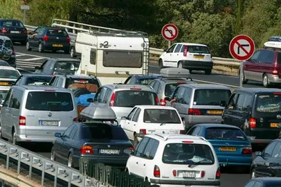Francia corta la autopista con Espa&ntilde;a al sur de Perpi&ntilde;&aacute;n por un incendio