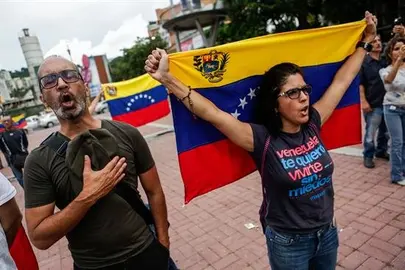 La oposici&oacute;n lanza su mayor desaf&iacute;o a Maduro con una consulta al margen del Gobierno