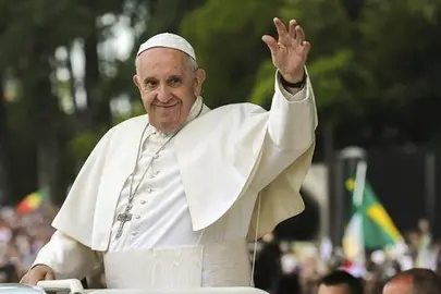 El papa Francisco llama por tel&eacute;fono a un recolector de residuos de Argentina
