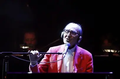 Franco Battiato muestra su eterna juventud musical ante un p&uacute;blico variado