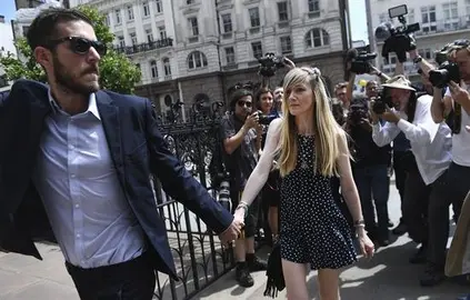 Un neur&oacute;logo de Estados Unidos visita al beb&eacute; brit&aacute;nico enfermo terminal