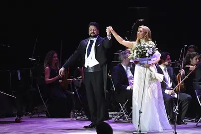 La soprano Anna Netrebko cautiva al p&uacute;blico en la cantera de Starlite