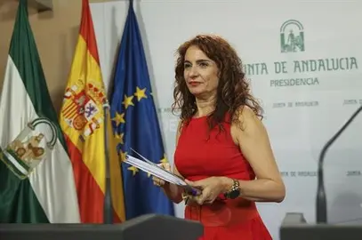 La Junta de Andaluc&iacute;a califica de "desprop&oacute;sito" el recurso a la jornada de 35 horas