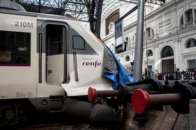 Rajoy habla con Puigdemont para interesarse por el accidente de tren