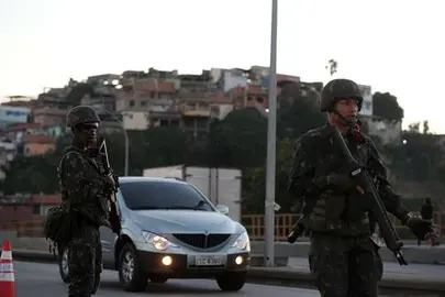 Las Fuerzas Armadas realizan una megaoperaci&oacute;n contra el crimen organizado en R&iacute;o