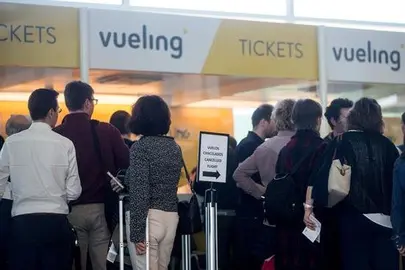 Vueling activa un dispositivo para facilitar la salida de pasajeros afectados