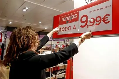 Un sindicato pide pagar productividad a 300.000 empleados de grandes comercios