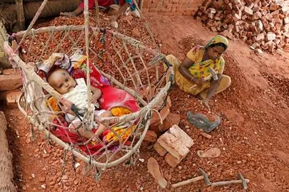 Bangladesh lanza un programa para que la trabajadoras puedan amamantar en las f&aacute;bricas