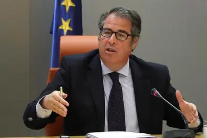 Tr&aacute;fico propone el 50 % de servicios m&iacute;nimos en la huelga indefinida de los examinadores