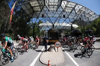 Matteo Trentin se impone en Tarragona, Froome mantiene el liderato