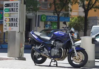 El precio de la gasolina se mantiene y el del gas&oacute;leo baja ligeramente