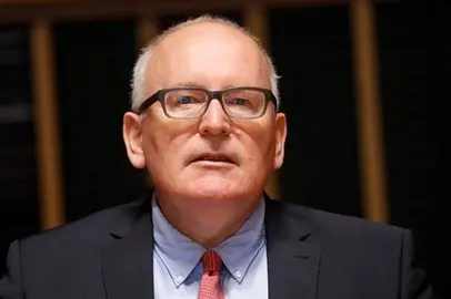 Timmermans pide abrir centros de refugiados en Libia y pasillos humanitarios