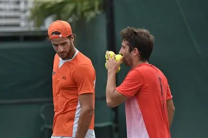 Feliciano y Marc L&oacute;pez eliminan a los Bryan y jugar&aacute;n la final de dobles del Abierto de EE.UU.