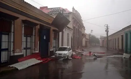 El feroz Irma azota sin descanso ciudades patrimoniales del centro de Cuba