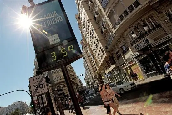 El calor sofocante, con m&aacute;ximas de 35 grados, se instala en la pen&iacute;nsula