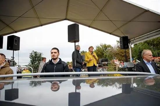 Abren los colegios electorales en Alemania