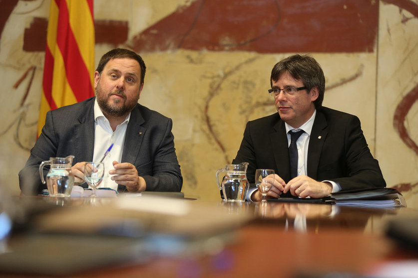Barcelona 07/06/2016 Politica  Reunión de la ejecutiva del Govern de la Generalitat en el Palau. En la foto Oriol Junqueras junto al President Carles Puigdemont.  FOTO DANNY CAMINAL