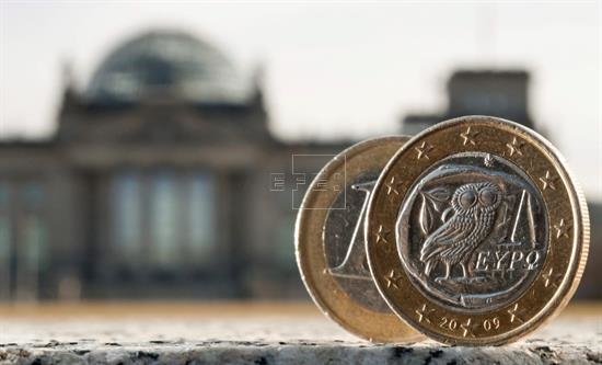 Alemania insiste en la participación del FMI para continuar la ayuda a Grecia
