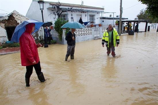La lluvia ocasiona 200 incidencias en Málaga y deja 130 litros en la capital
