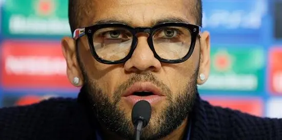 Alves: "Los directivos del Bar&ccedil;a fueron muy falsos y desagradecidos conmigo"
