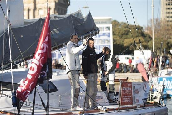 Didac Costa cruza la meta tras 108 días de navegación en decimocuarto lugar