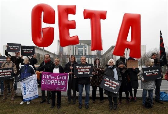 Letonia, primer país europeo que ratifica el acuerdo comercial UE-Canadá