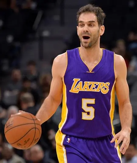 Lakers examinan opciones de compra de Calder&oacute;n
