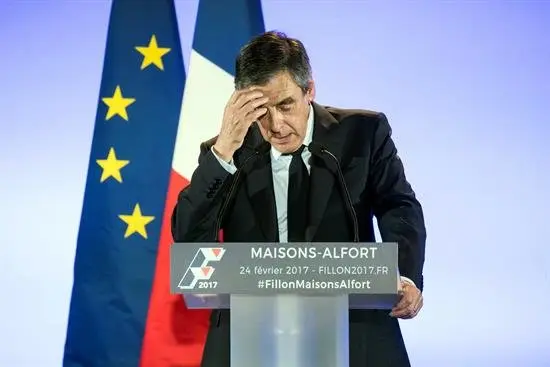 El Gobierno franc&eacute;s contraataca a Fillon, que le reprocha el clima electoral