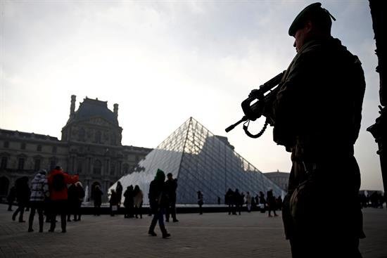 Francia alerta ante posibles atentados y ciberataques en la campaña electoral