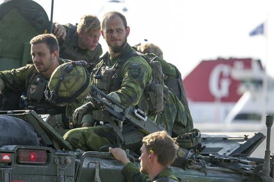 Suecia restablece el servicio militar obligatorio siete años después de abolirlo