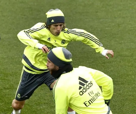 Modric, Ramos, Busquets, Iborra y Nico Pareja advertidos de suspensi&oacute;n