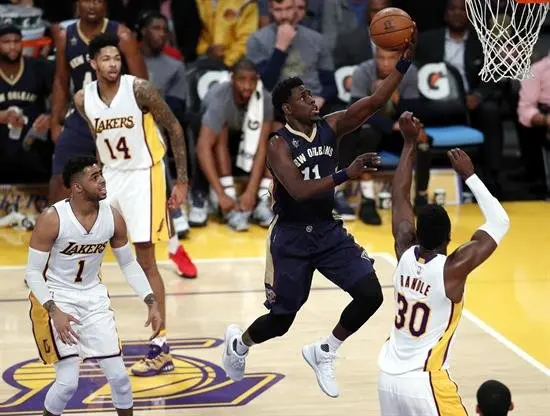 97-105. Cousins logra doble-doble en la victoria de los Pelicans
