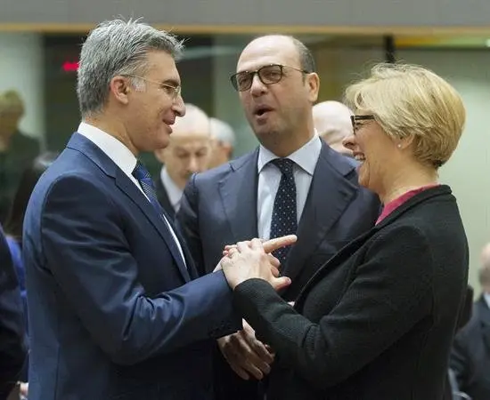 La UE aprueba controles sistem&aacute;ticos a europeos en sus fronteras exteriores