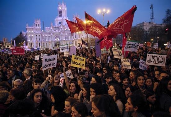 Miles de mujeres marchan en Madrid por la igualdad