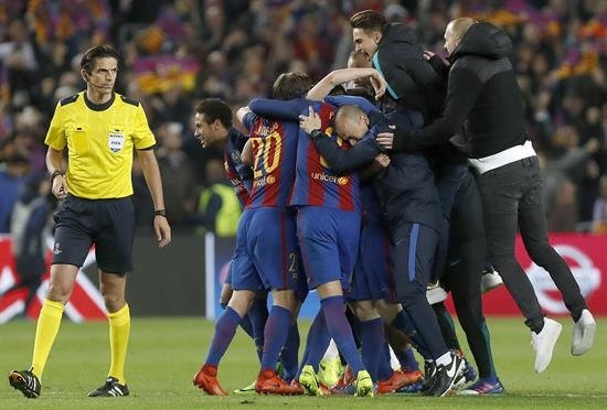 La UEFA abre expediente al Barça por invasión de campo tras el partido ante el PSG