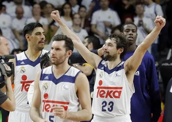 El Real Madrid se lleva el cl&aacute;sico y el Iberostar Tenerife se mantiene l&iacute;der