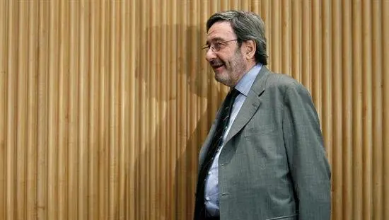 El juez imputa a Narc&iacute;s Serra por un agujero de 720 millones en Catalunya Caixa