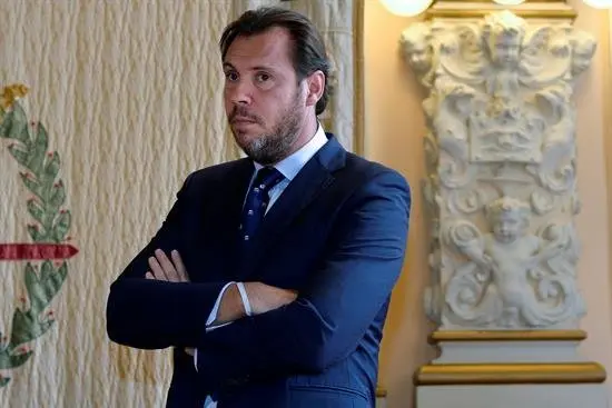 Afines a S&aacute;nchez ven al aparato del PSOE m&aacute;s desprestigiado y d&eacute;bil que nunca