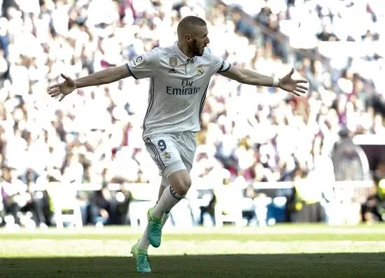 Benzema, el agitador de derbis