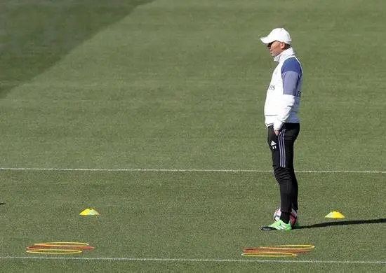 Zidane se lleva a M&uacute;nich a todos los disponibles pendientes de Carvajal