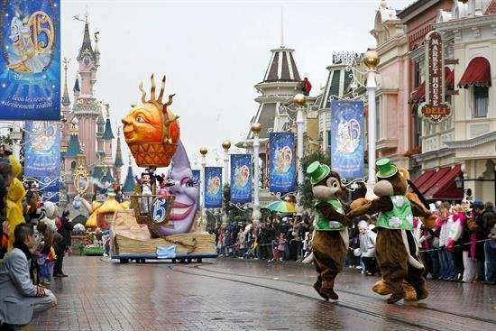 Disney París celebra su 25 aniversario con un gran espectáculo