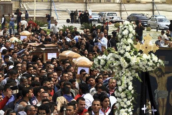 El presidente egipcio presenta sus condolencias al papa copto por las víctimas de ataques