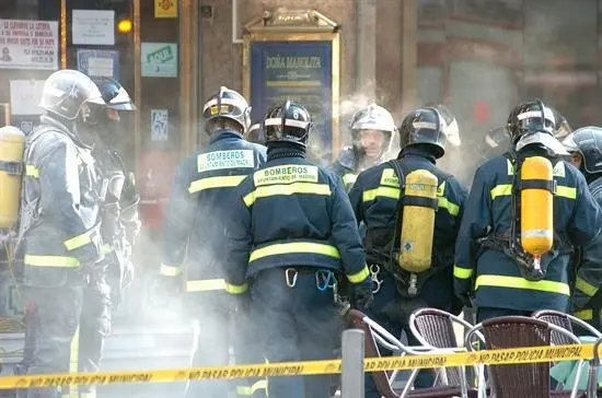 Incendio en un edificio de viviendas en la Gran V&iacute;a de Madrid