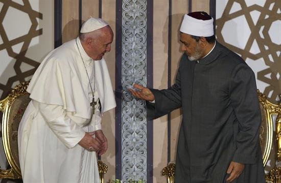 El Papa pide ante líderes musulmanes un "no" a la violencia en nombre de Dios