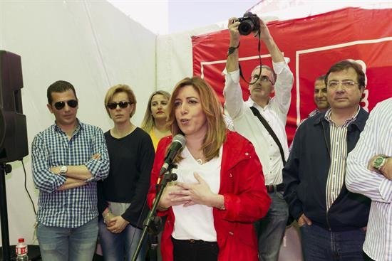 Susana Díaz entrega 62.582 avales y supera en 21.000 los de Sánchez en 2014