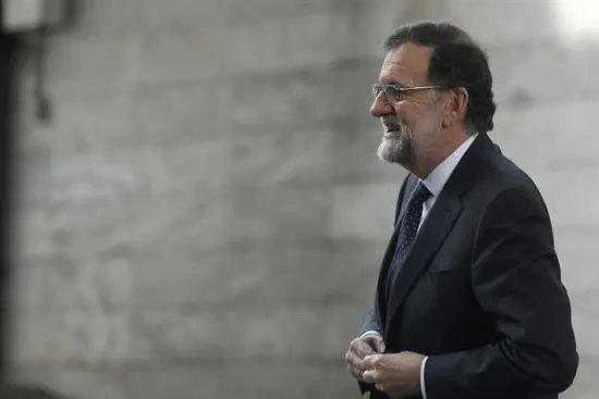 Rajoy se ofrece a hablar "con todos" del presupuesto, pero espera "finura"